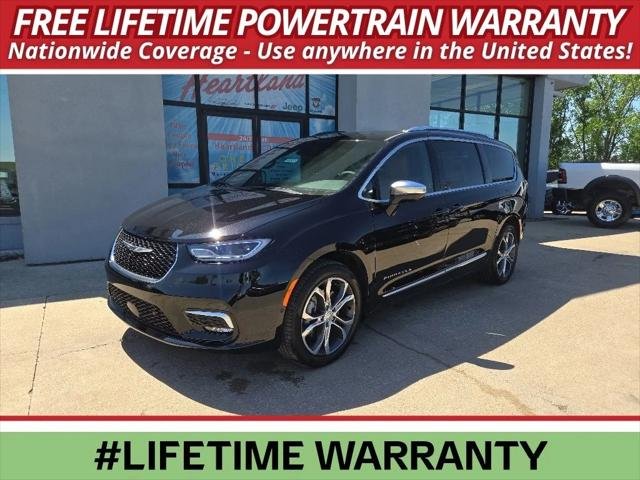 2026 Chrysler Pacifica Pinnacle AWD's photo