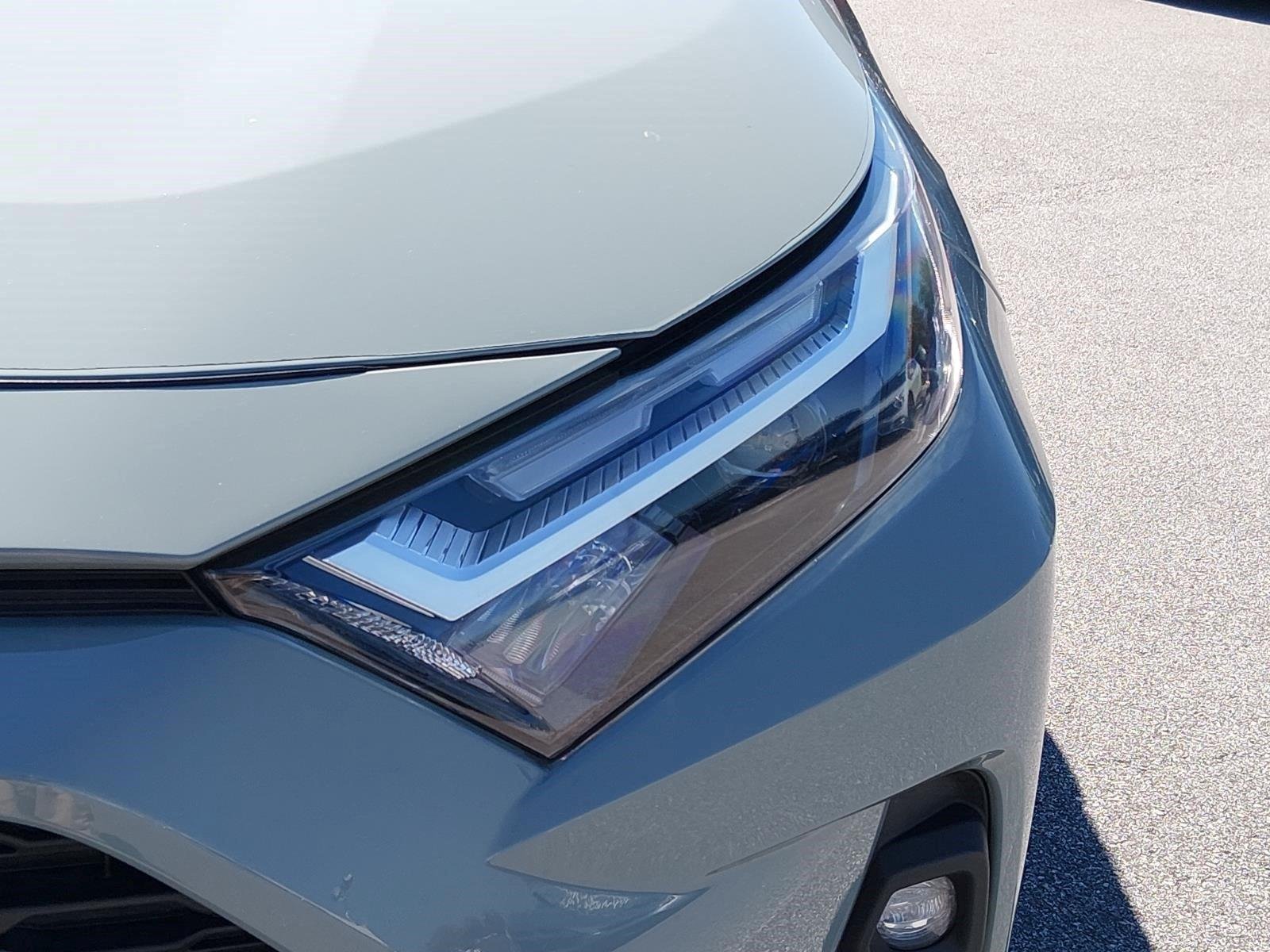 Used 2022 Lunar Rock Toyota XLE Premium image 10