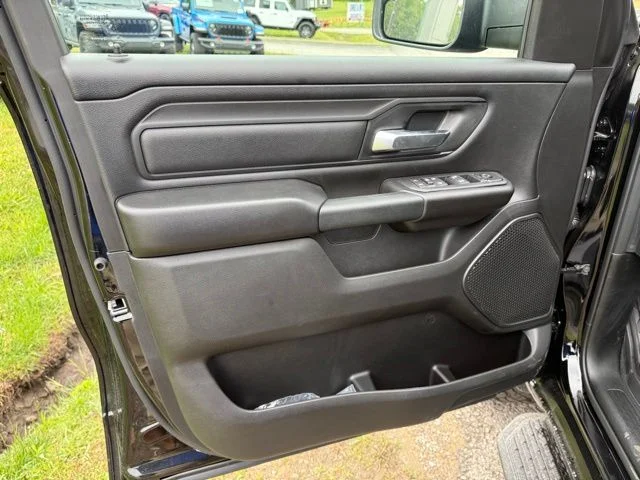 New 2026 Diamond Black Crystal Pearl-Coat Exterior Paint RAM Warlock image 18