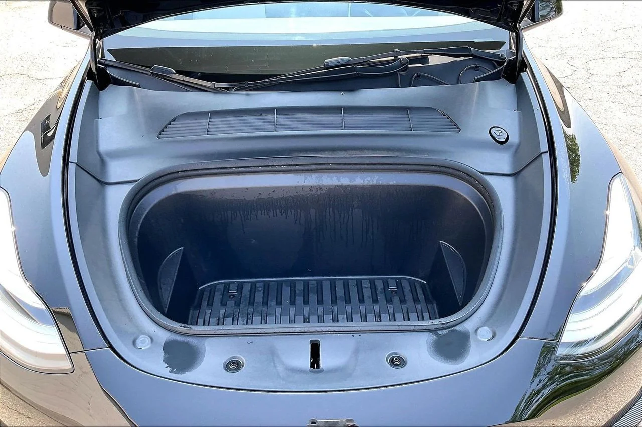 Used 2022  Tesla Long Range image 39