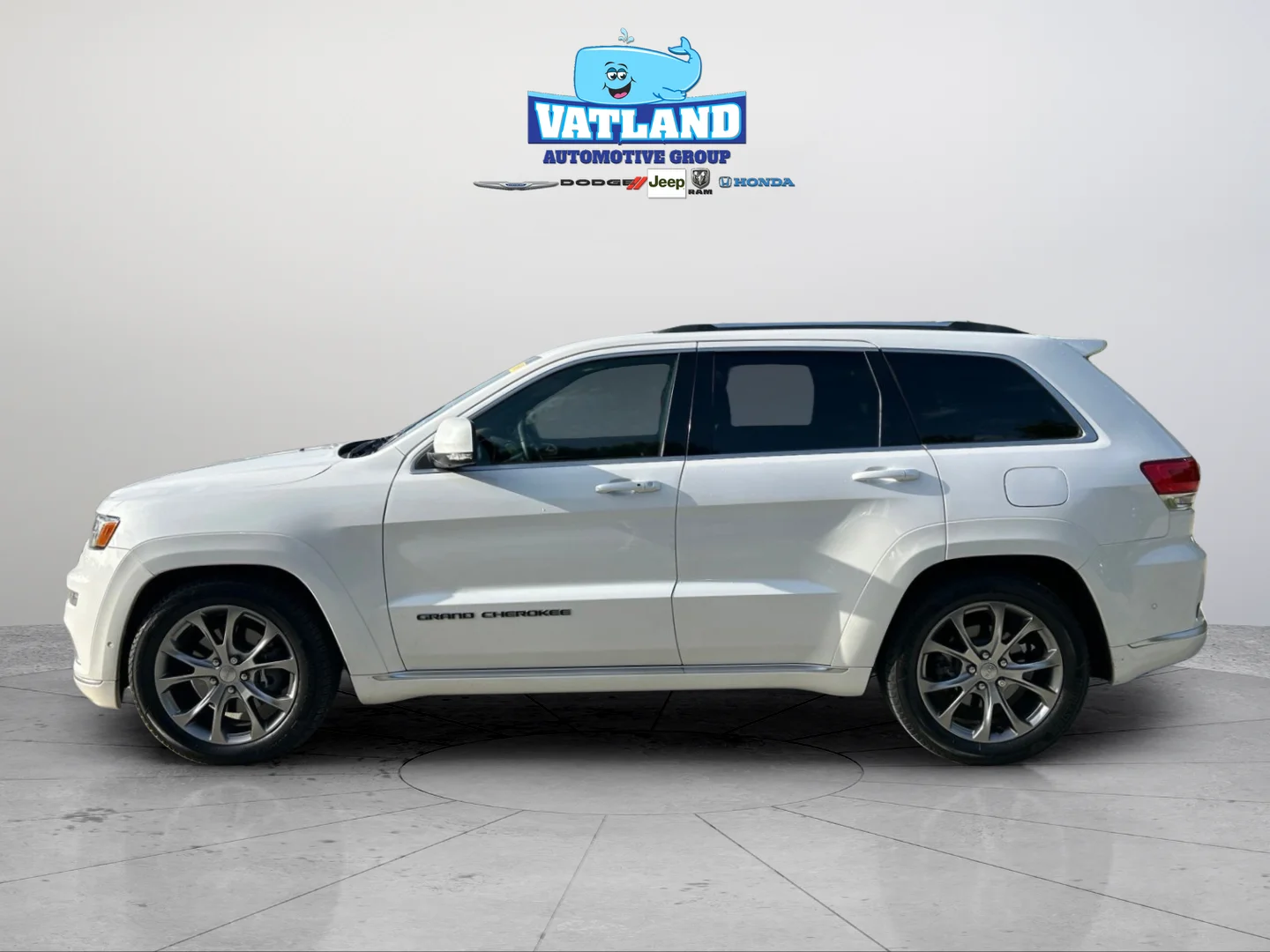 Used 2021 Ivory Jeep Summit image 2