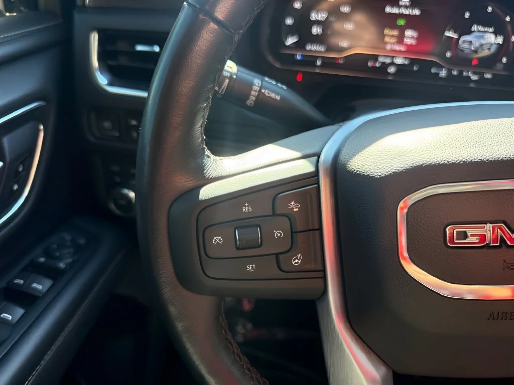 Used 2022 WHITE FROST TRICOAT GMC SLT image 17