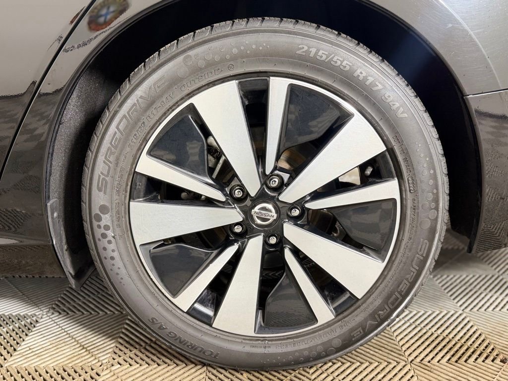 Used 2021 Black Nissan 2.5 SV image 22