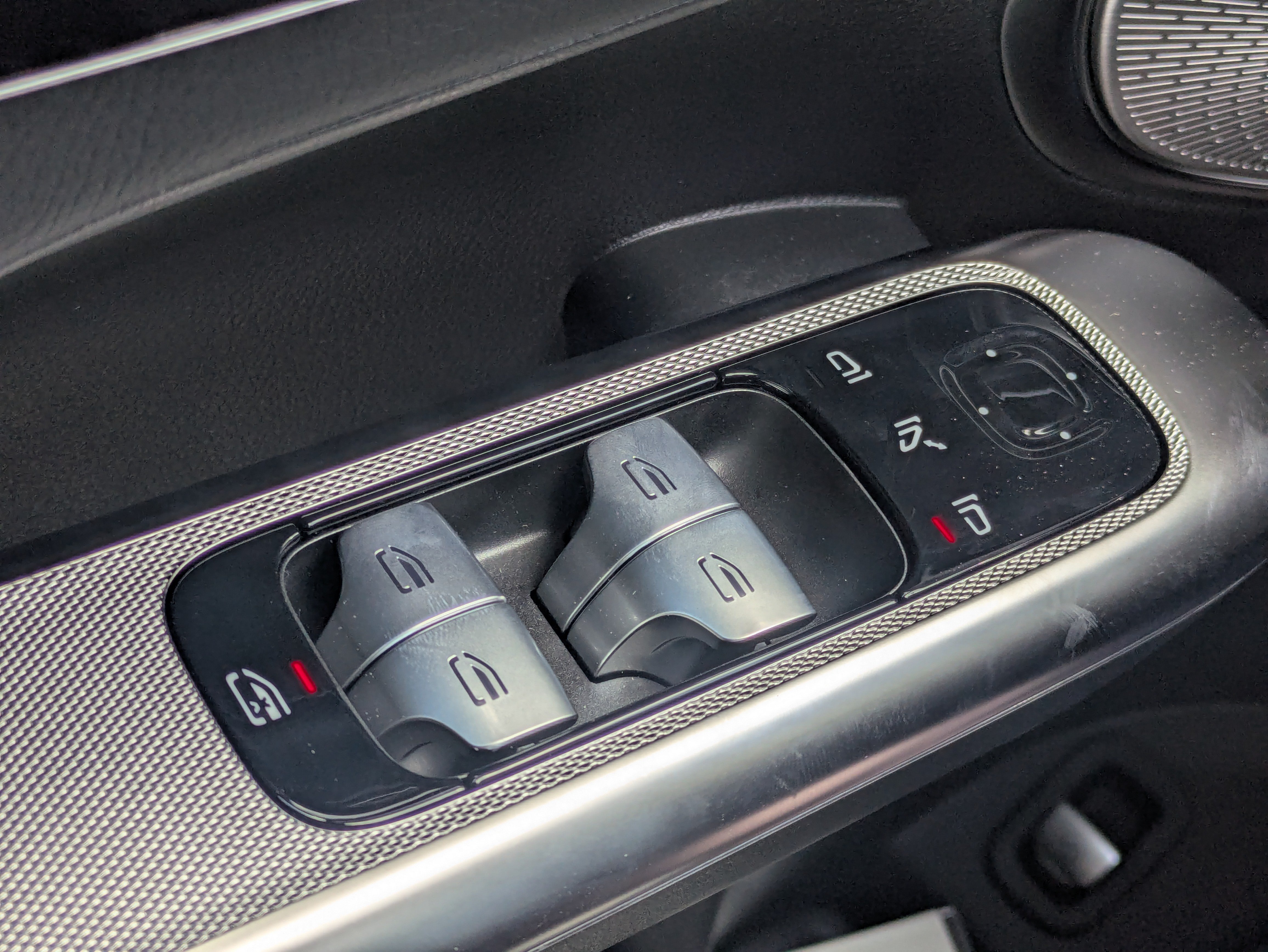 New 2026 Graphite Grey Metallic Mercedes-Benz GLC 300 image 24