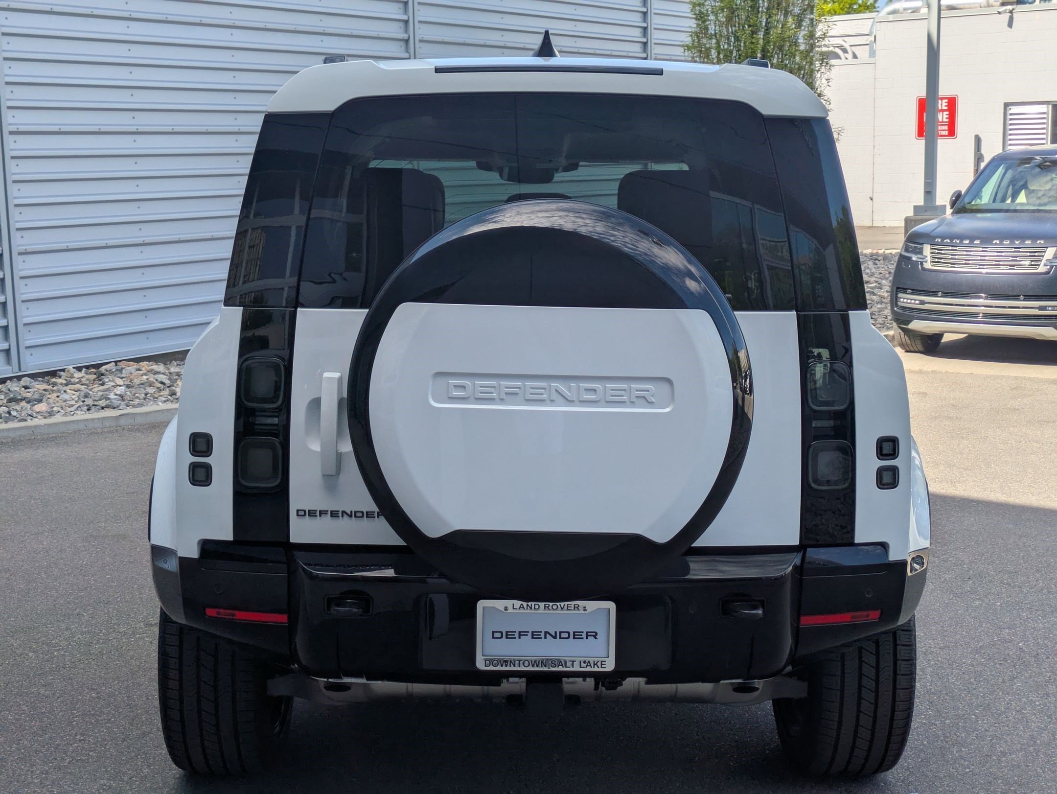 New 2026 Fuji White Land Rover P400 X-Dynamic SE image 7