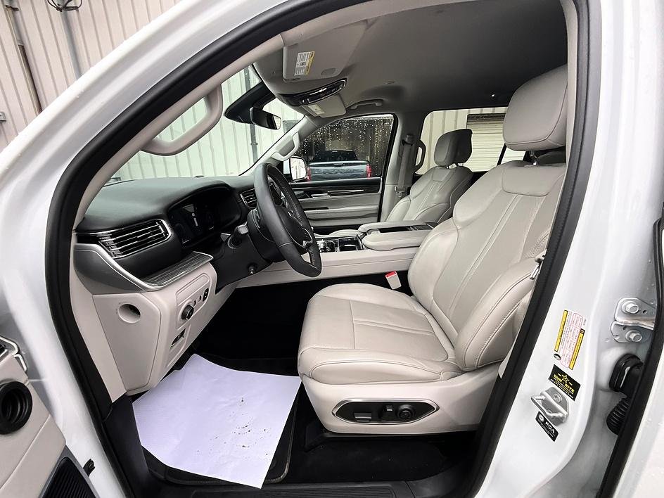 2022 Jeep Wagoneer Series III - Photo 14