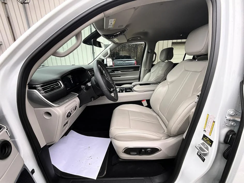 2022 Jeep Wagoneer Series III - Photo 14