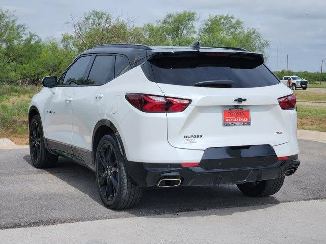Used 2022 White Chevrolet RS Front-Wheel Drive image 5