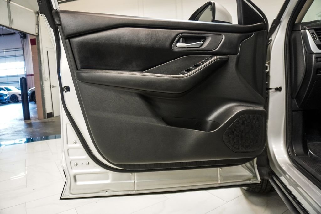 Used 2025 Silver Nissan SV image 16