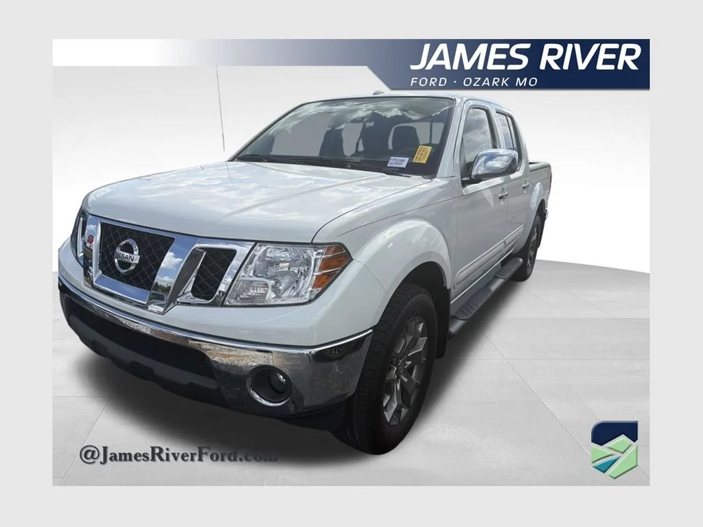 Used 2016 White Nissan SL image 1