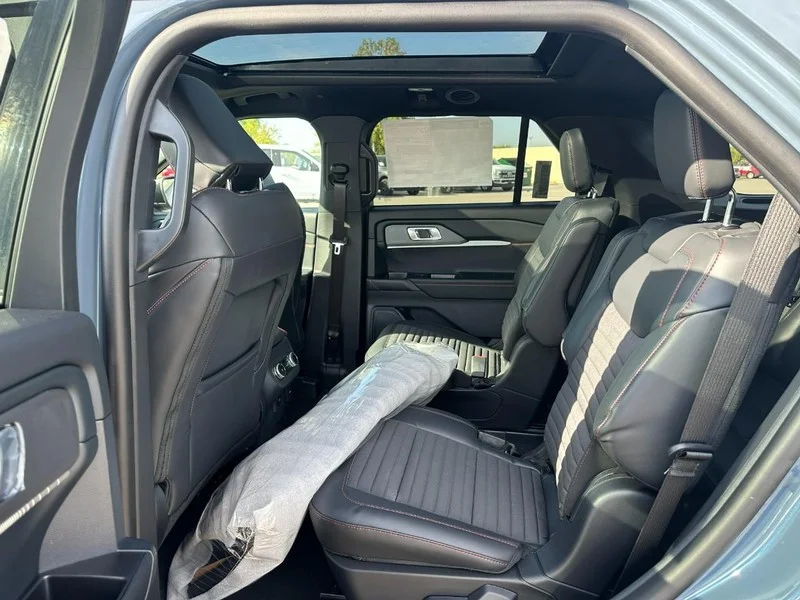 New 2026 Vapor Blue Metallic Ford ST-Line 4WD image 4