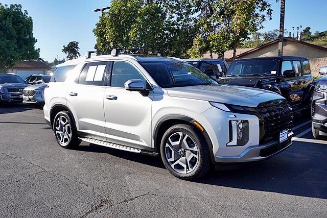 Used 2025 Silver Hyundai SEL Premium image 5