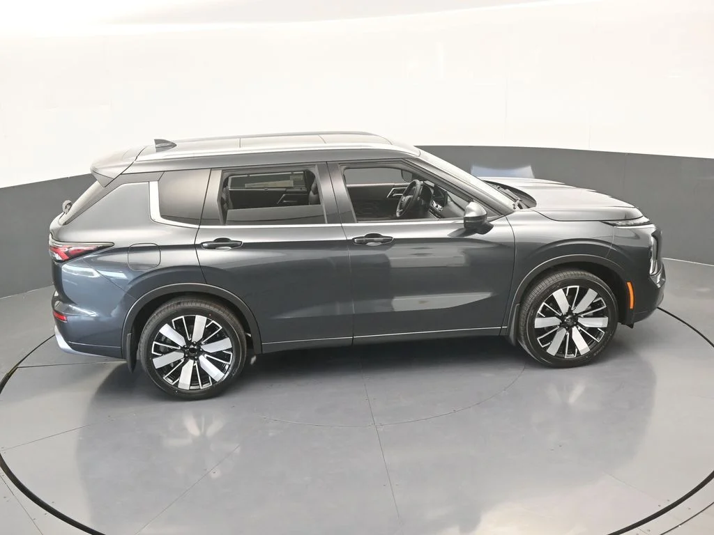 New 2026 Gray Mitsubishi SEL image 63