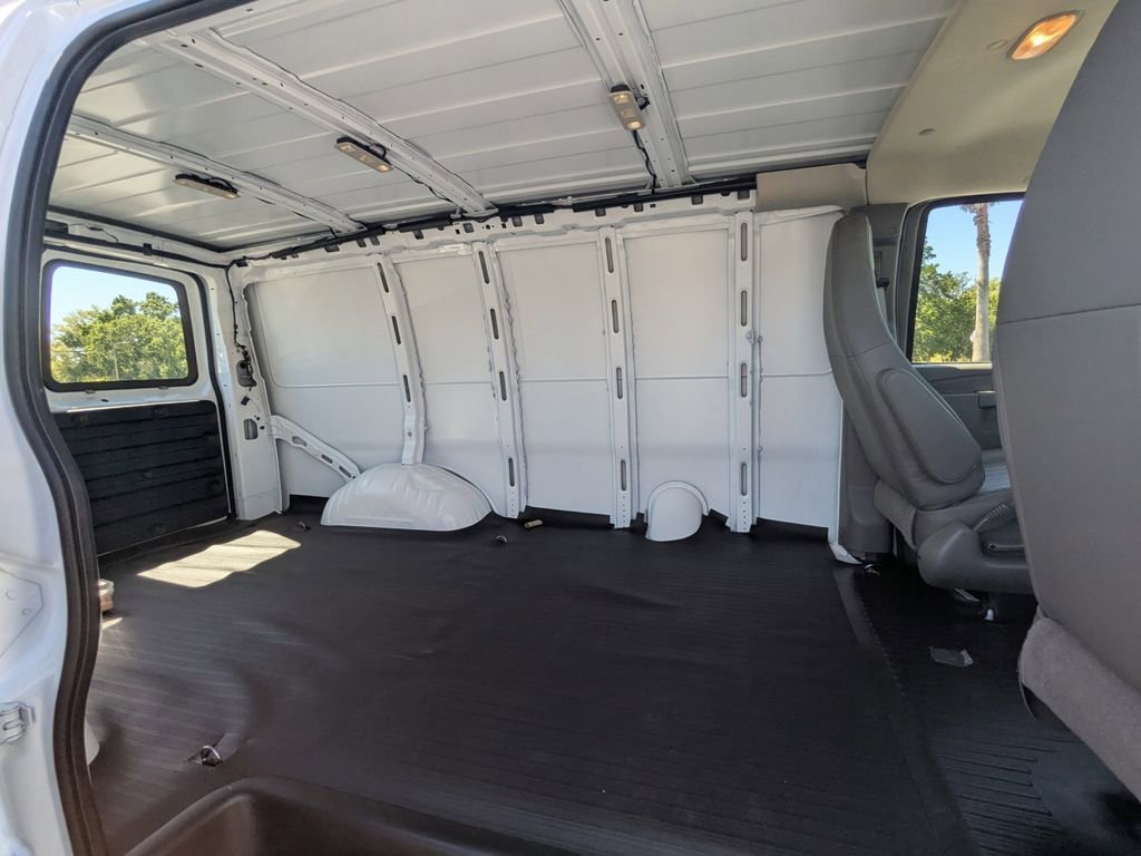 2025 Chevrolet Express Cargo Work Van - Photo 16