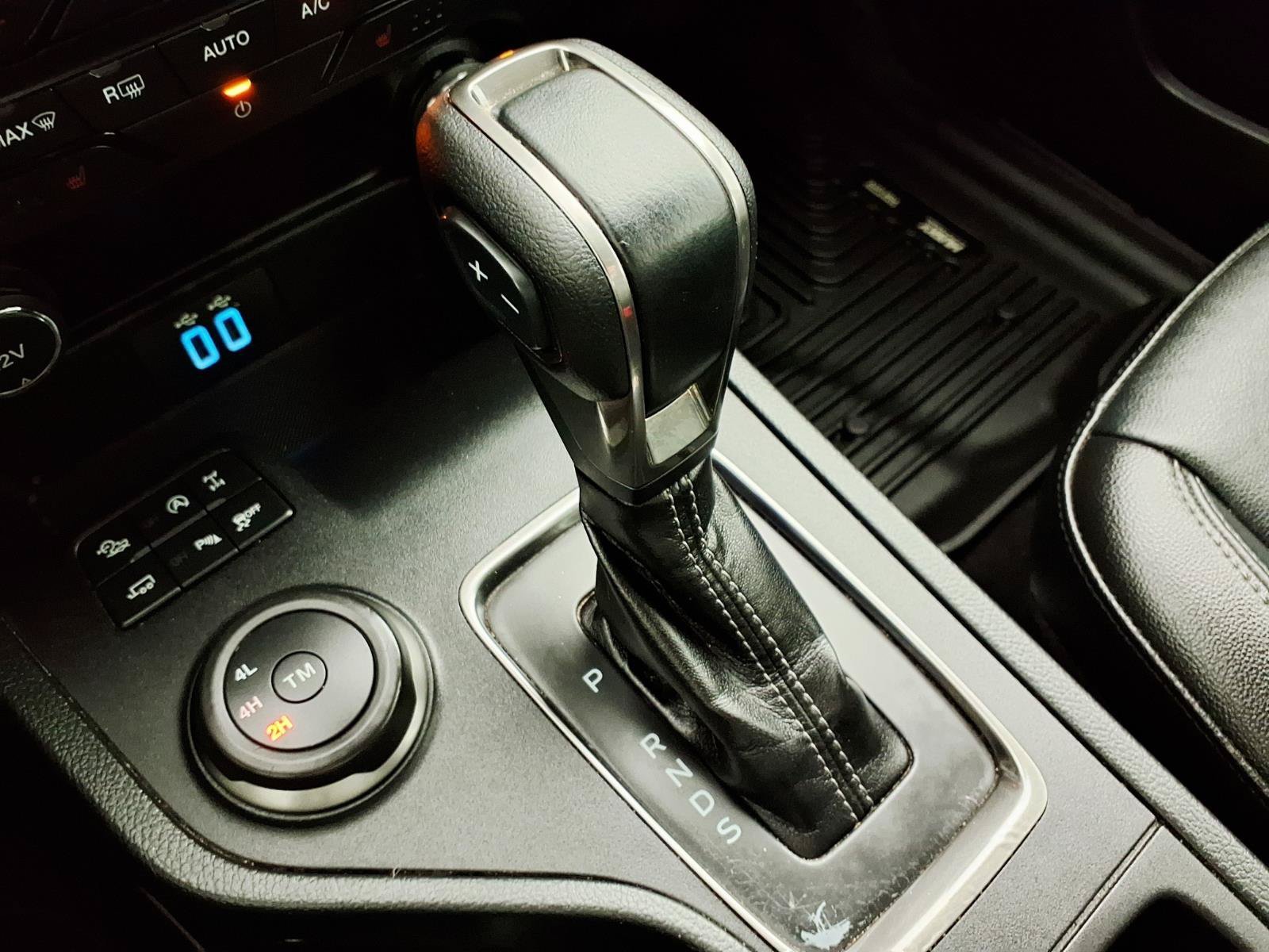Used 2019 White Ford  image 21