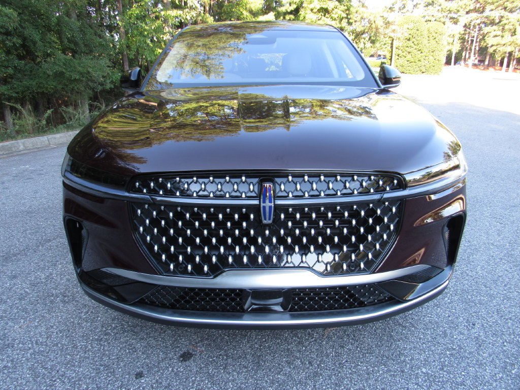 Used 2024 Red Lincoln Premiere image 10