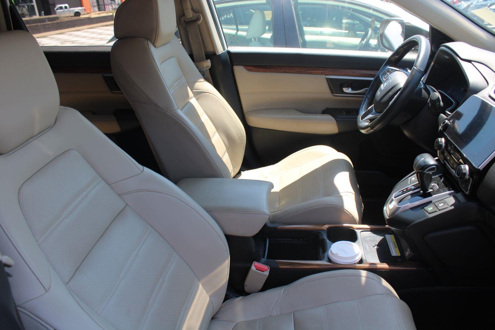 Used 2020 Platinum White Pearl Honda Touring image 4