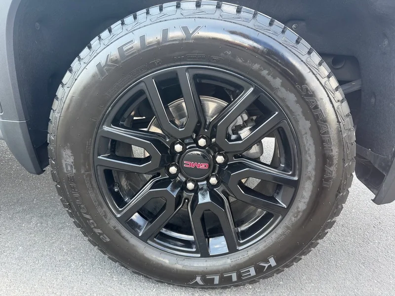 Used 2024 Sterling Metallic GMC Elevation image 39