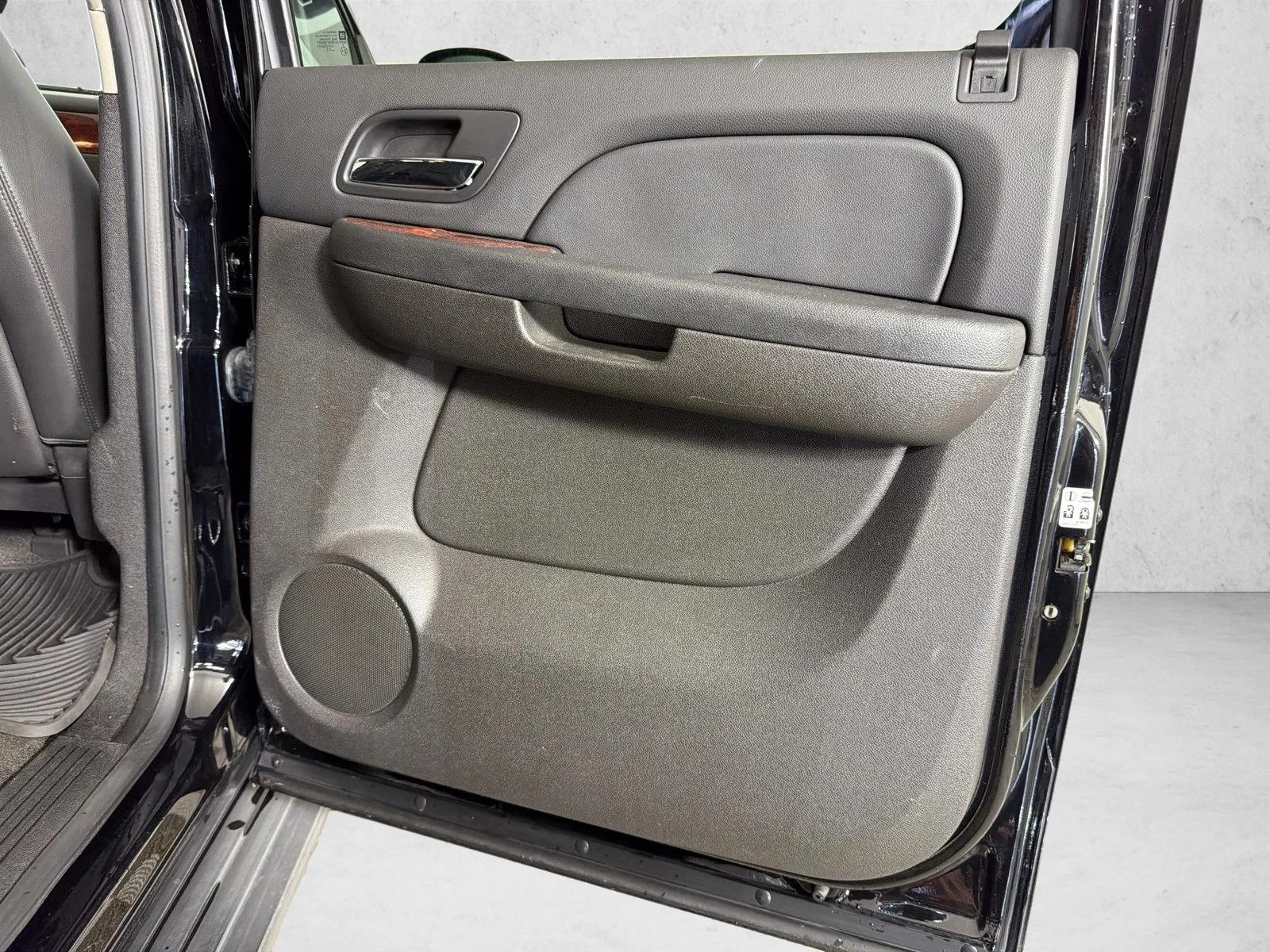 Used 2014 White Chevrolet LT image 17