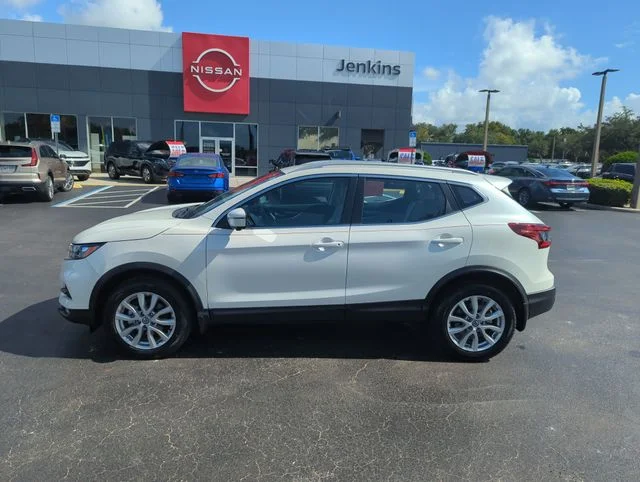 Used 2022 White Nissan SV image 11