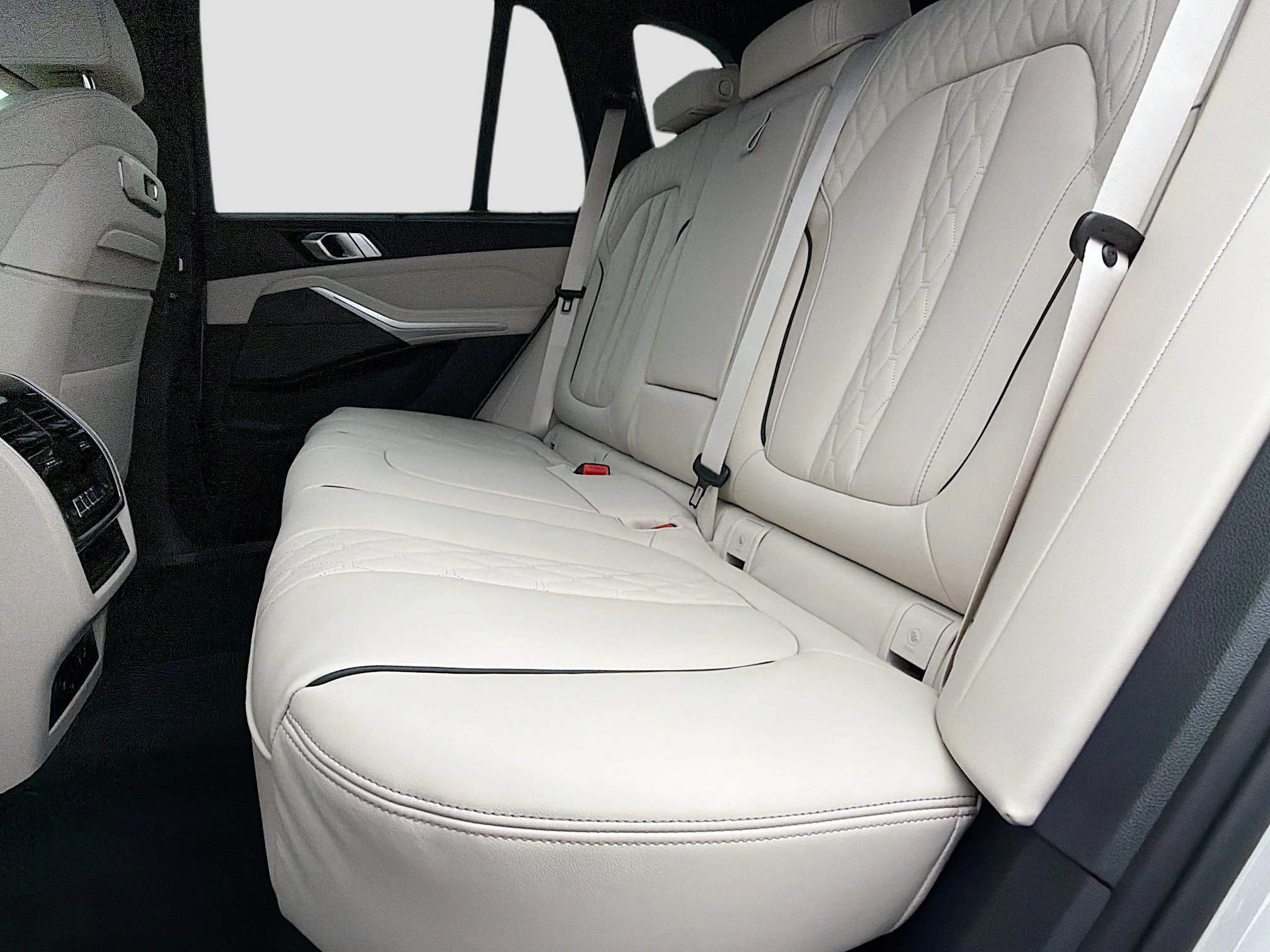 New 2026 Mineral White Metallic BMW xDrive40i image 20