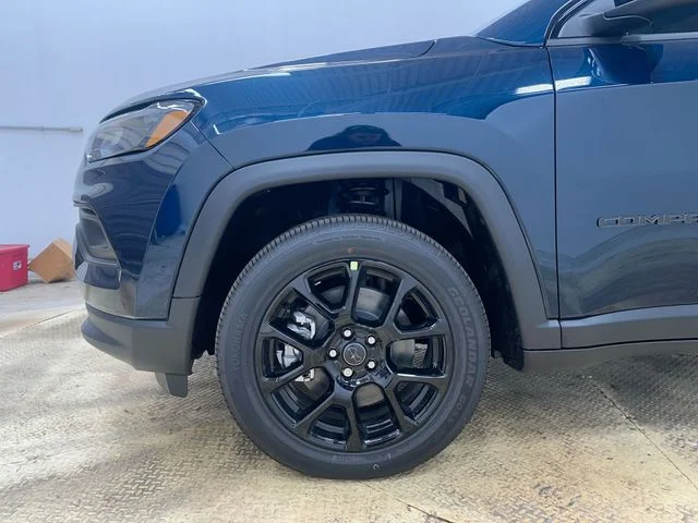 New 2026 Fathom Blue Pearl-Coat Exterior Paint Jeep Altitude image 19
