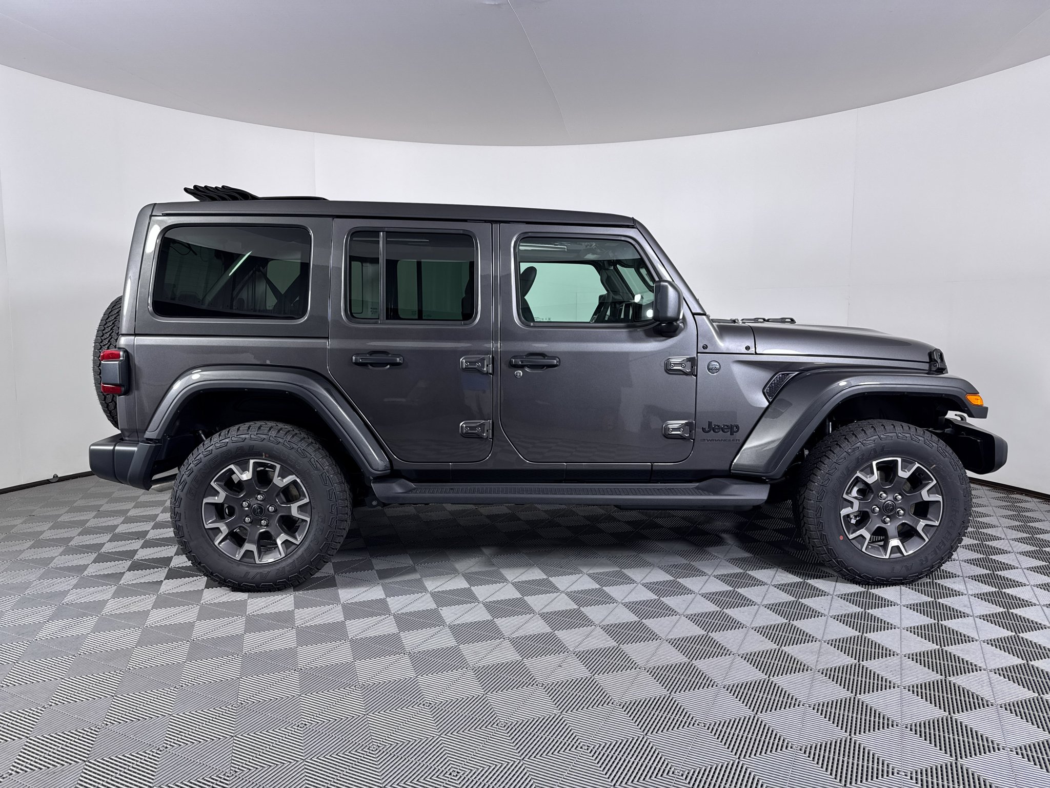 New 2027 Granite Crystal Metallic Clear-Coat Paint Jeep Sahara image 16