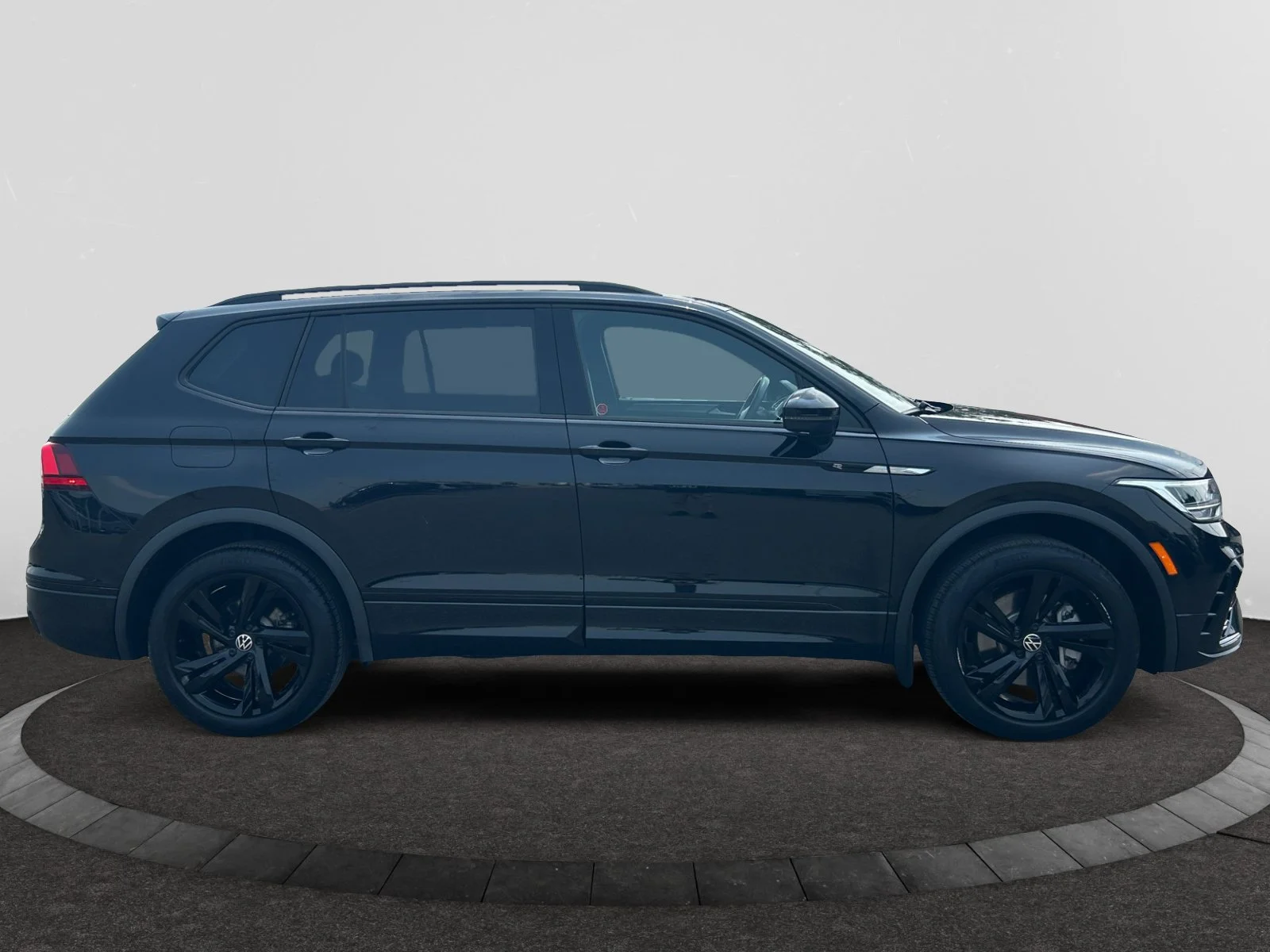 Used 2024 Black Volkswagen Comfortline R-Line Black Edition Leather Sunroof Navigation image 6