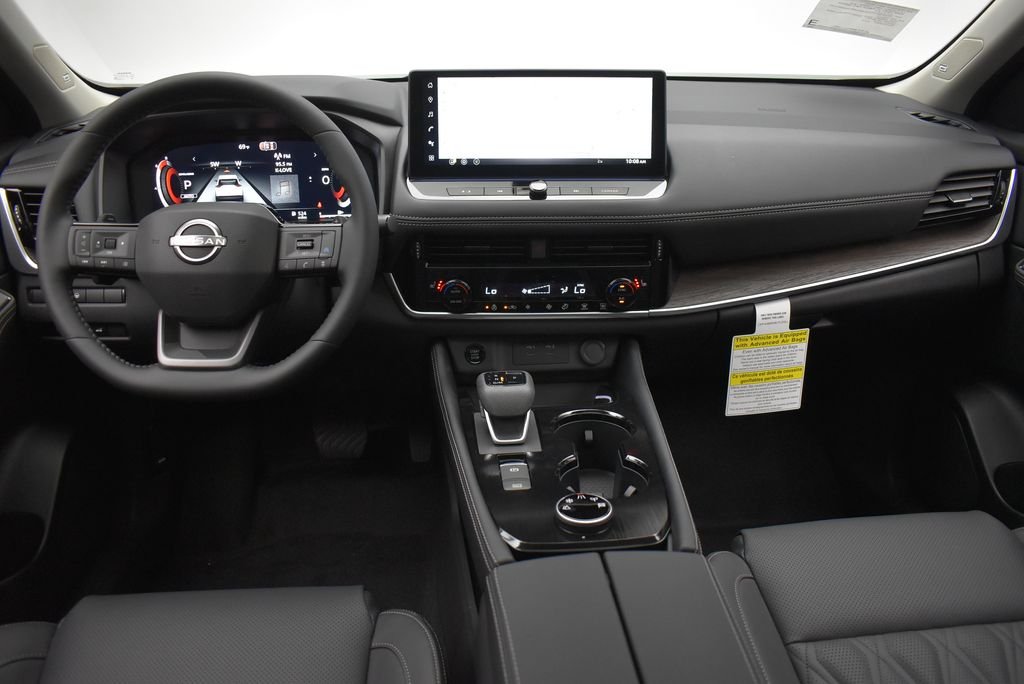 New 2026 Champagne Silver Metallic / Super Black Two-tone Nissan Platinum image 30
