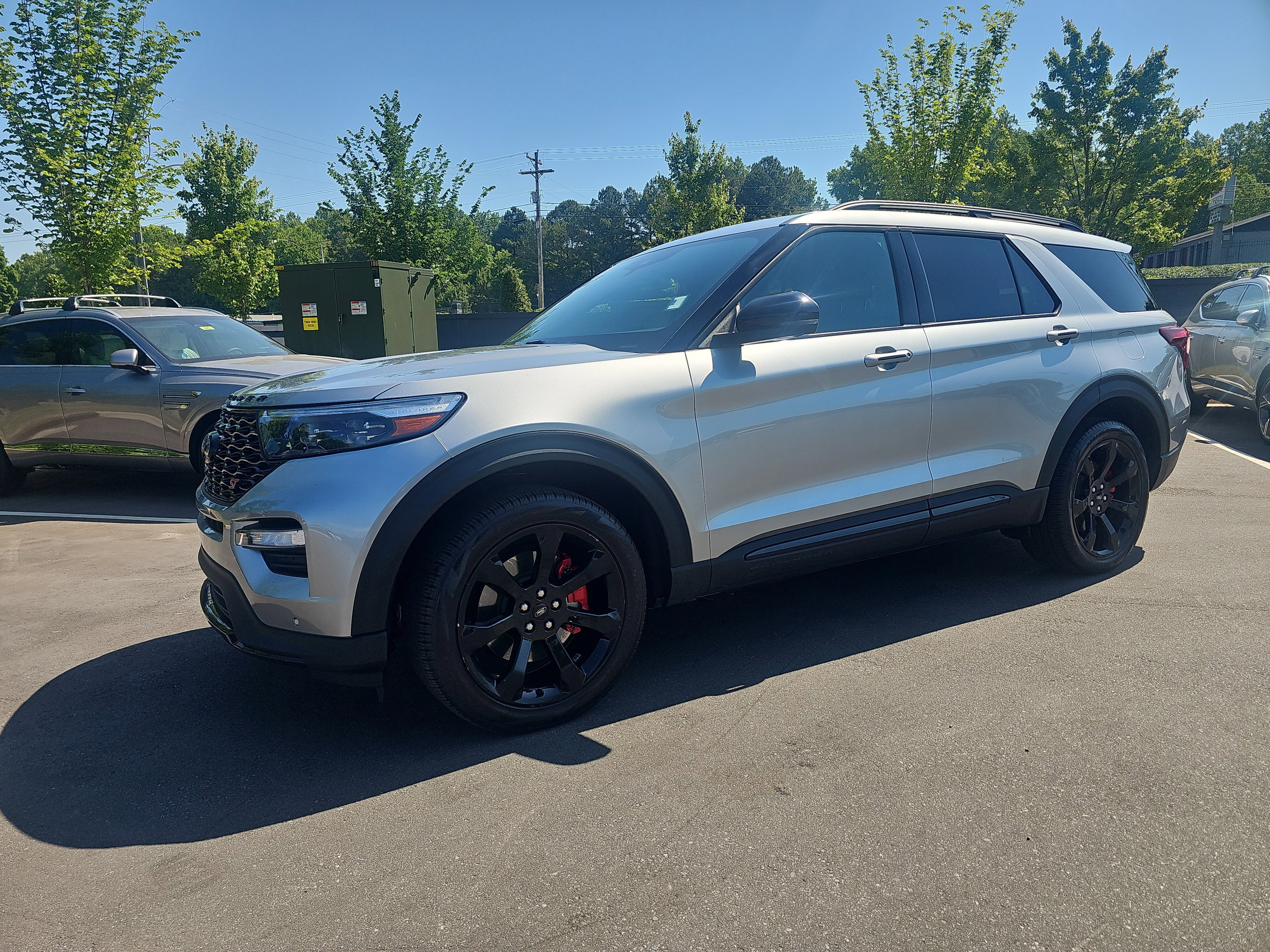 2022 Ford Explorer ST 4WD's photo