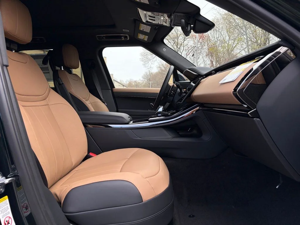 New 2026 Green Land Rover Dynamic SE image 15