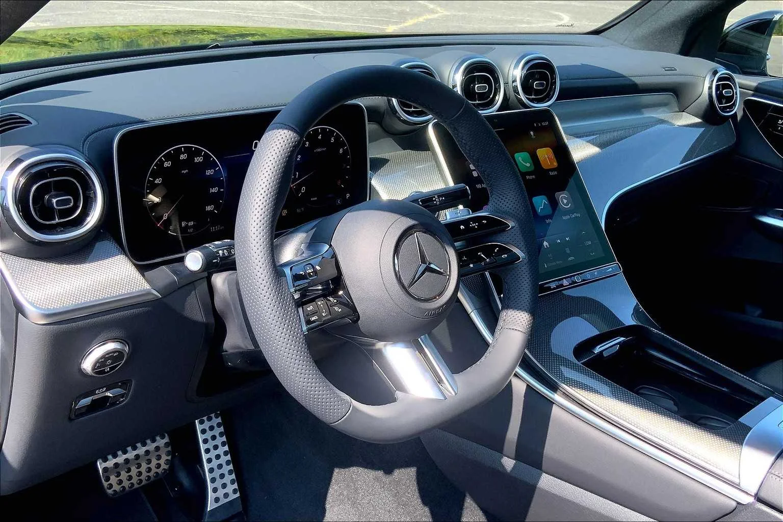 New 2026 Black Mercedes-Benz GLC 300 image 8