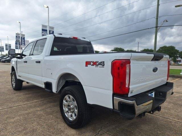 Used 2024 Oxford White Ford XLT image 3