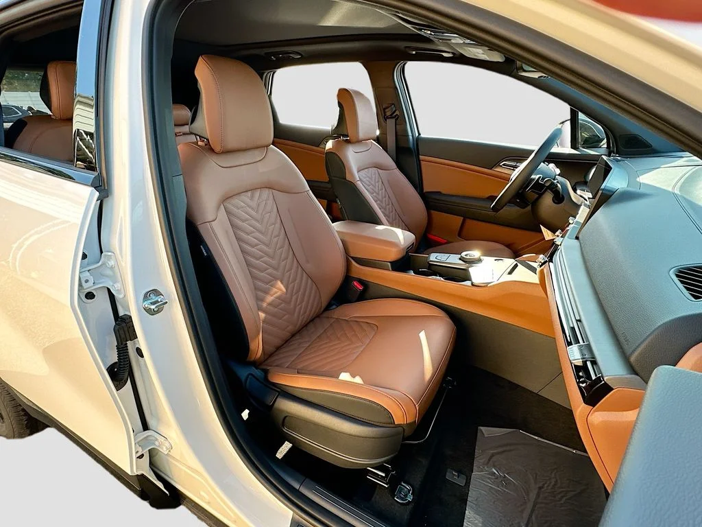 New 2026 Snow White Pearl Kia X-Line image 27