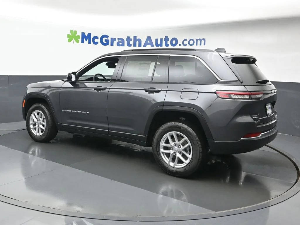 Used 2025 Gray Jeep Laredo X image 27