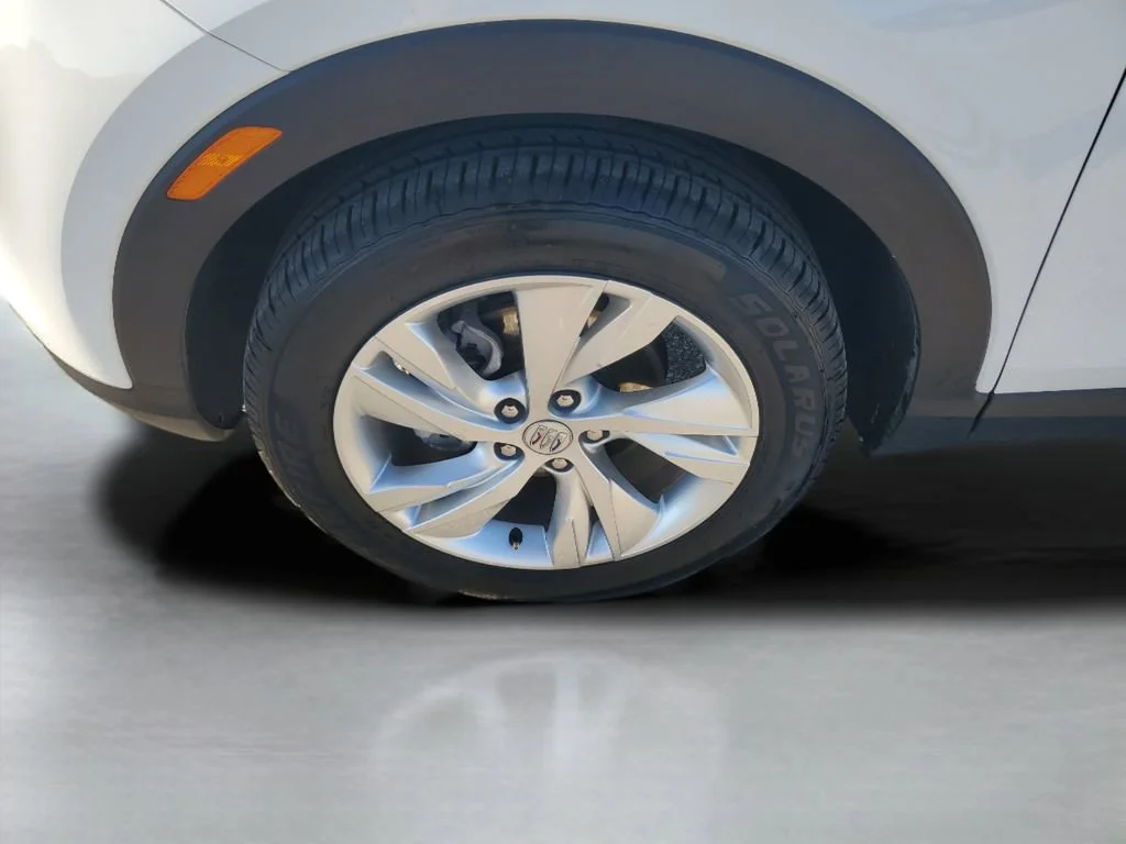 Used 2025 Summit White Buick Preferred image 27