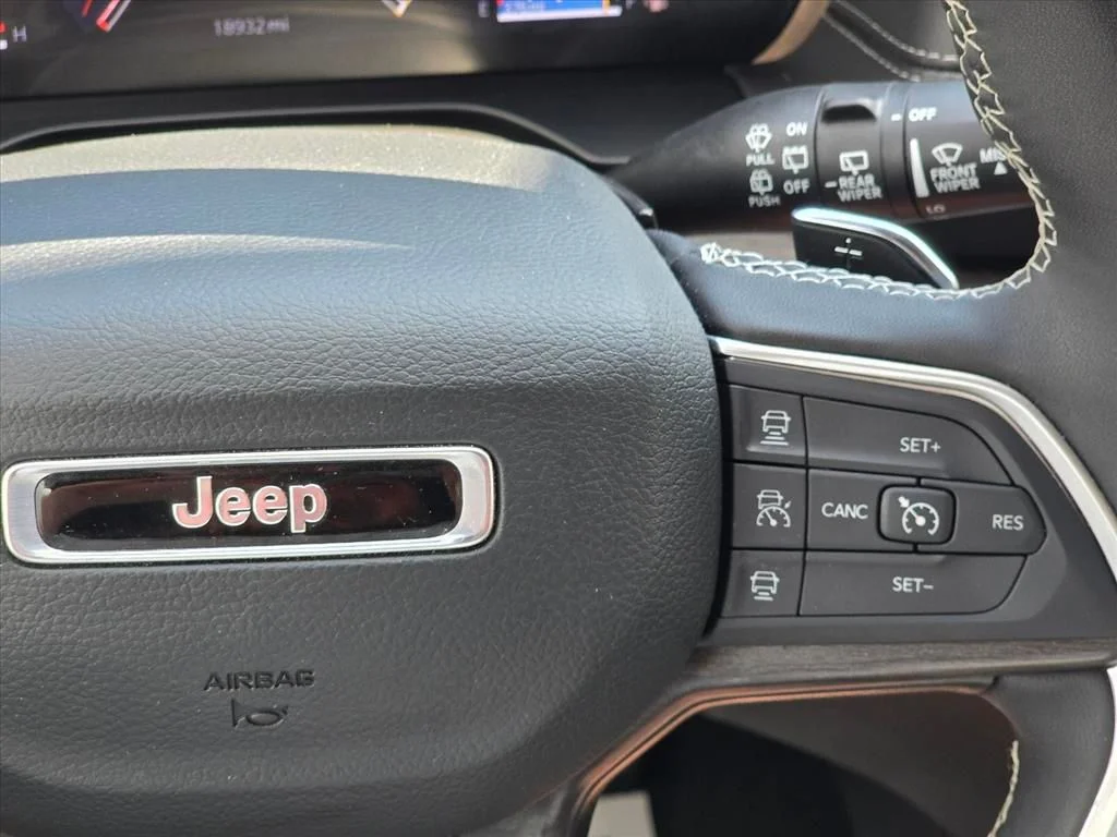 Used 2025 Gray Jeep Limited image 16