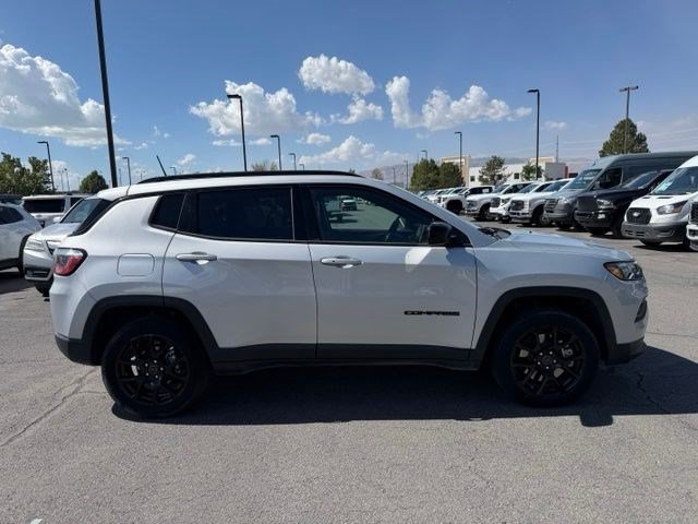 Used 2025 Silver Zynith Jeep Latitude image 3