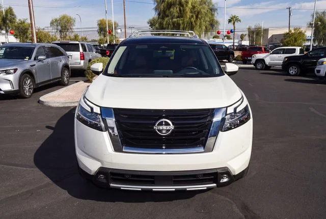 Used 2025 White Nissan Platinum image 8