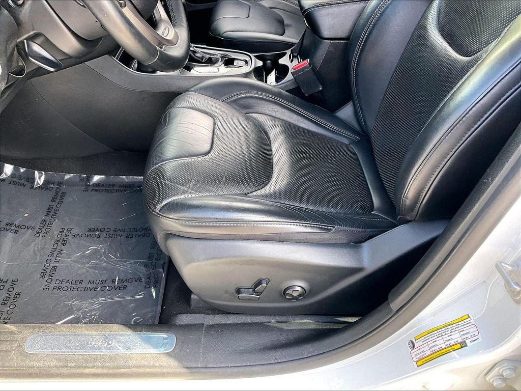 Used 2019 Bright White Clearcoat Jeep Limited image 33