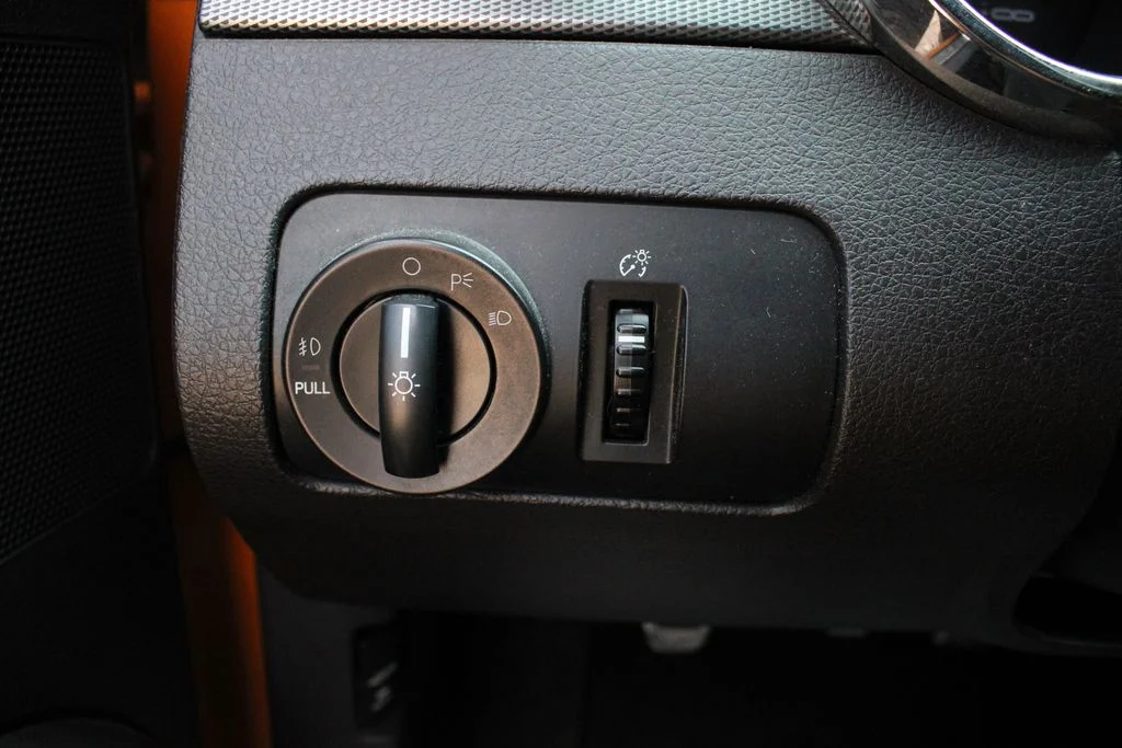 Used 2007 Orange Ford  image 8