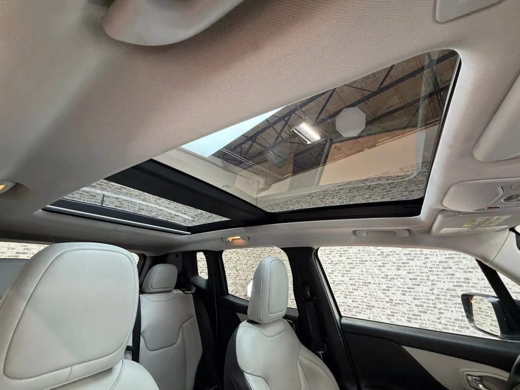 Used 2022 White Jeep Limited image 10