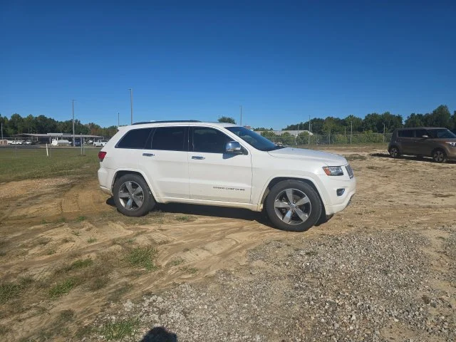 Used 2016 White Jeep Overland image 11