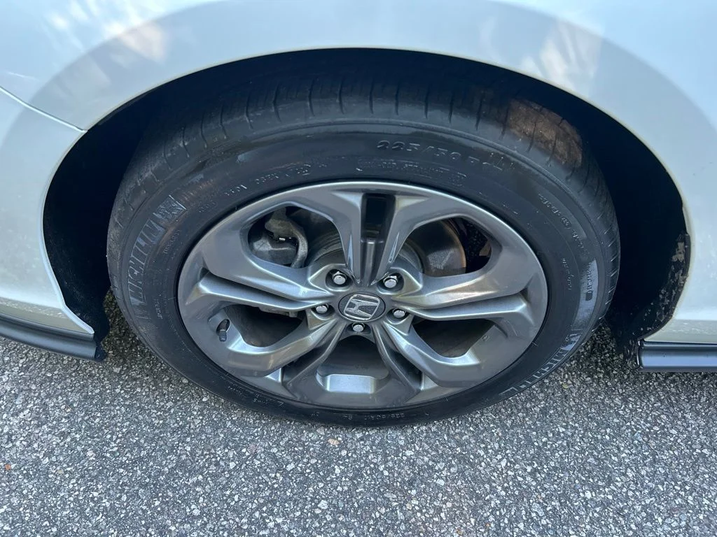 Used 2023 White Honda EX image 11