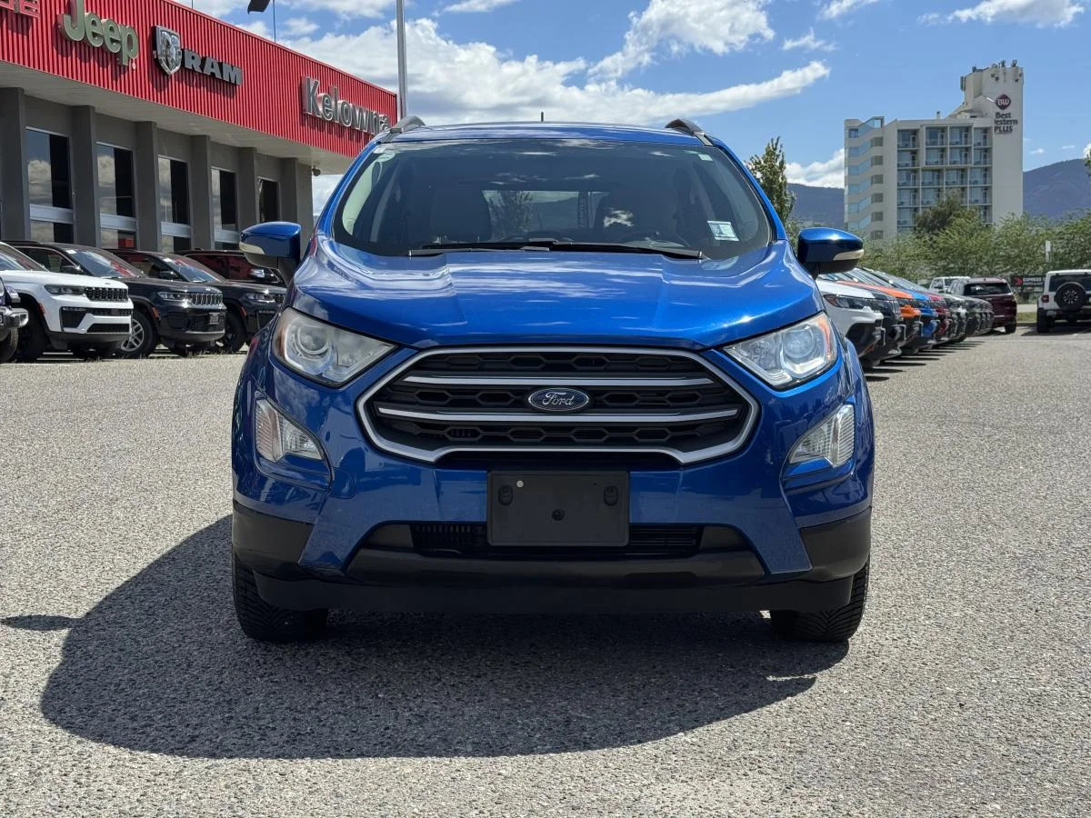 Used 2018 Blue Ford SE image 3