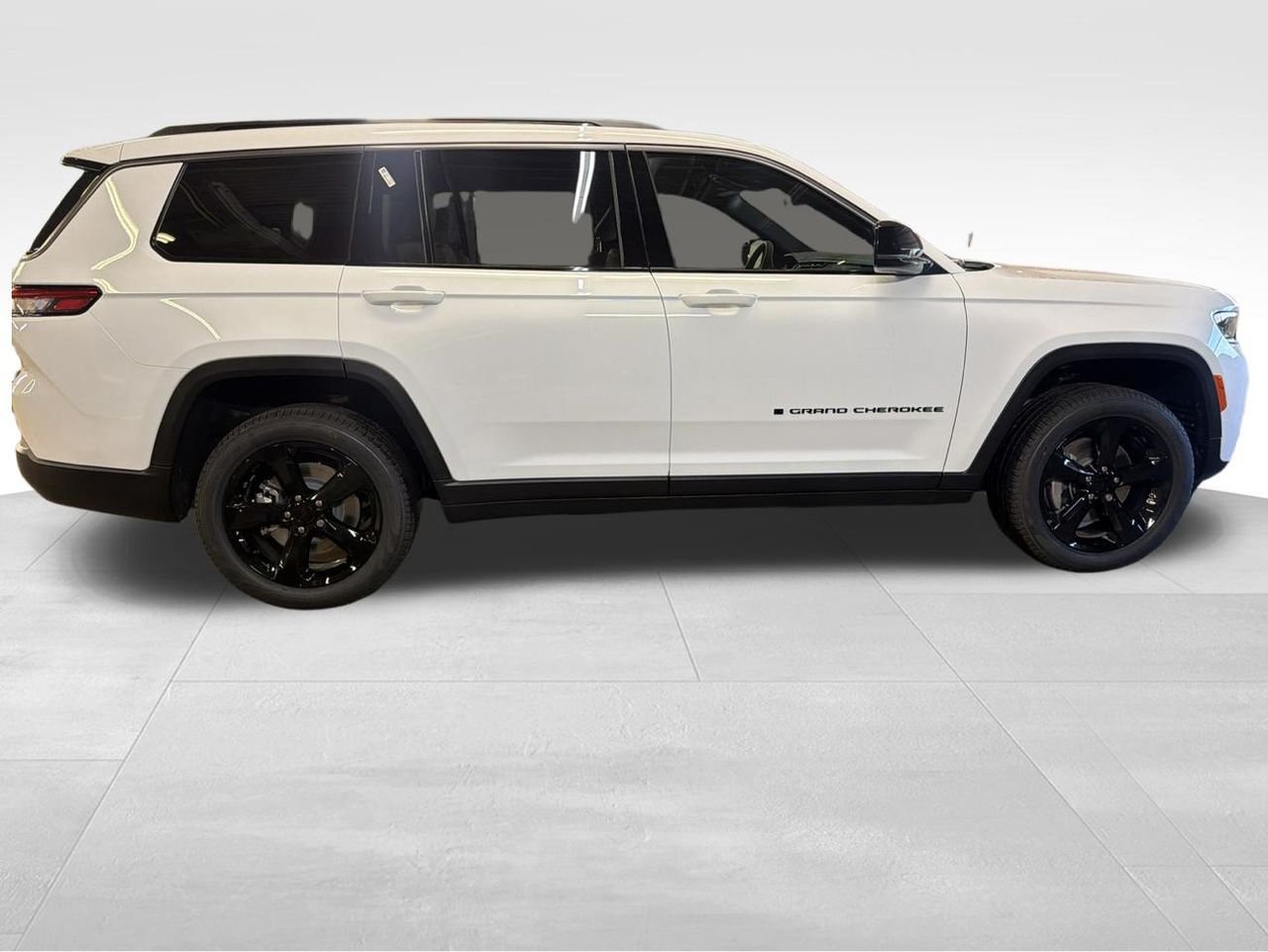 New 2026 Bright White Clear-Coat Exterior Paint Jeep Limited image 5