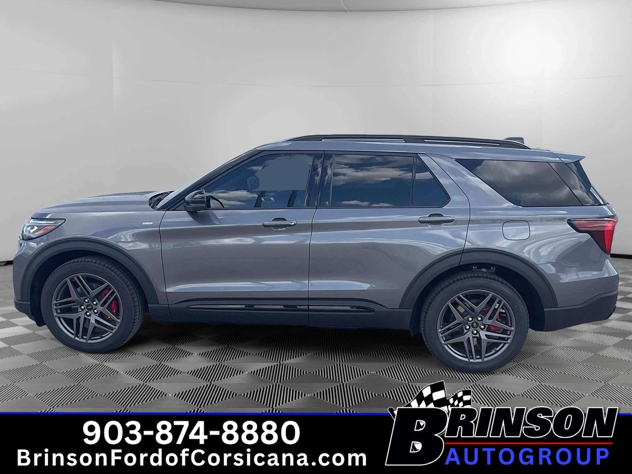 New 2027 Carbonized Gray Metallic Ford ST-Line image 3