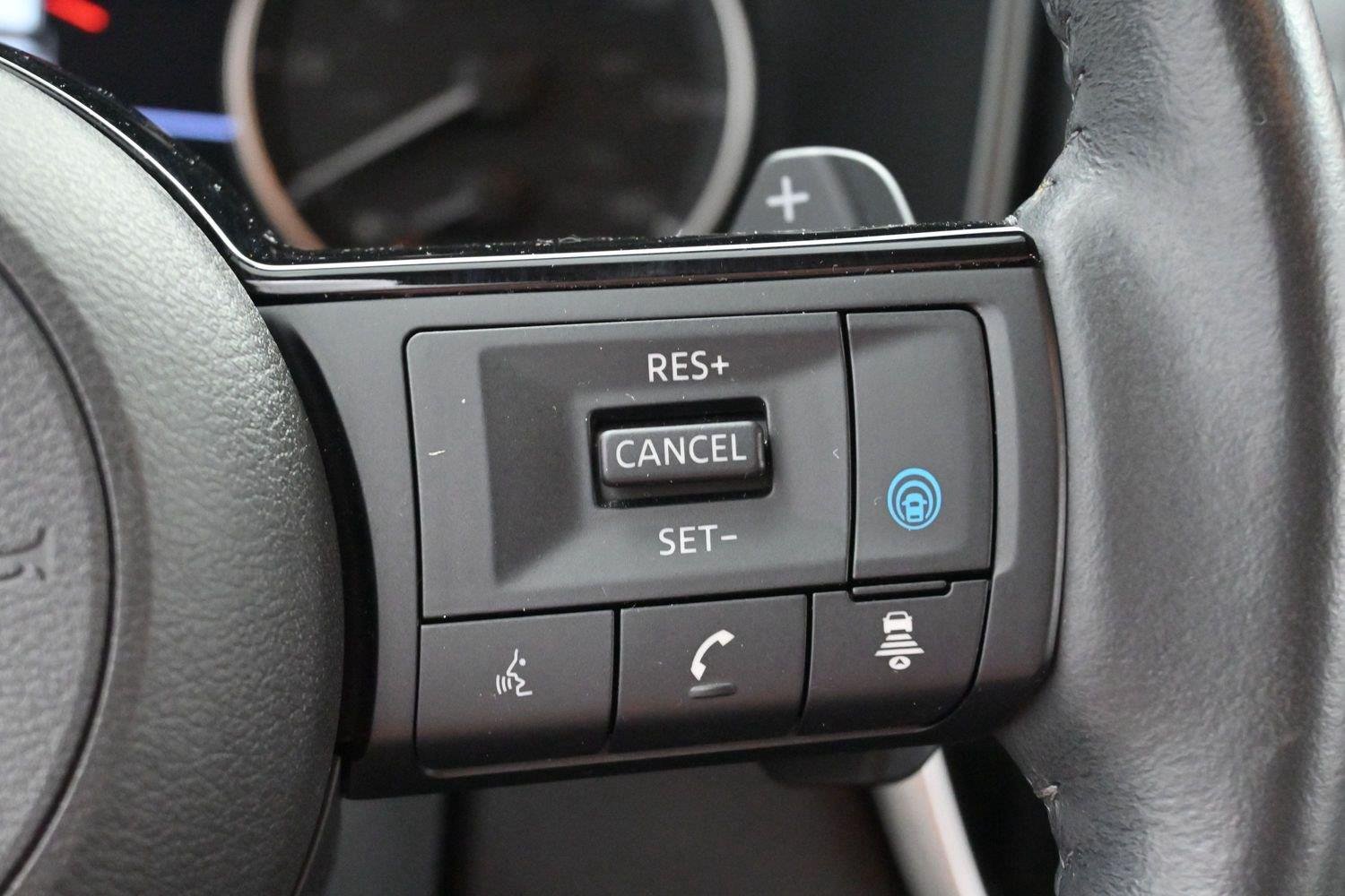 Used 2023 Pearl White Tricoat/Super Black Nissan SL image 20