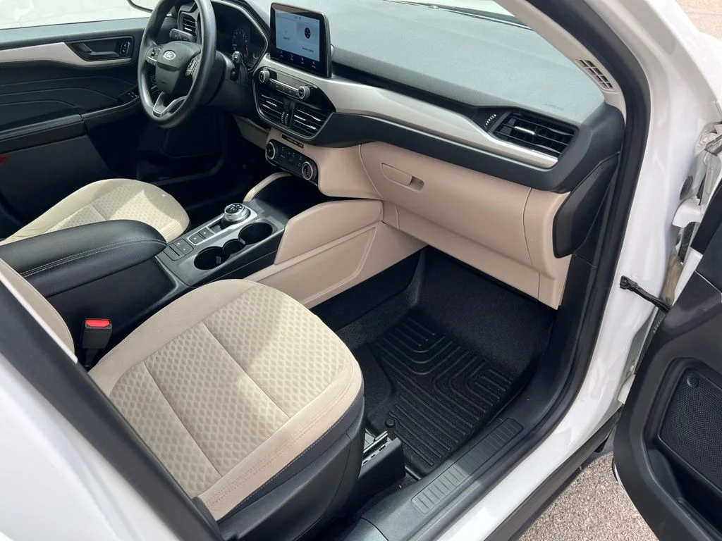 Used 2022 Star White Ford SE image 23