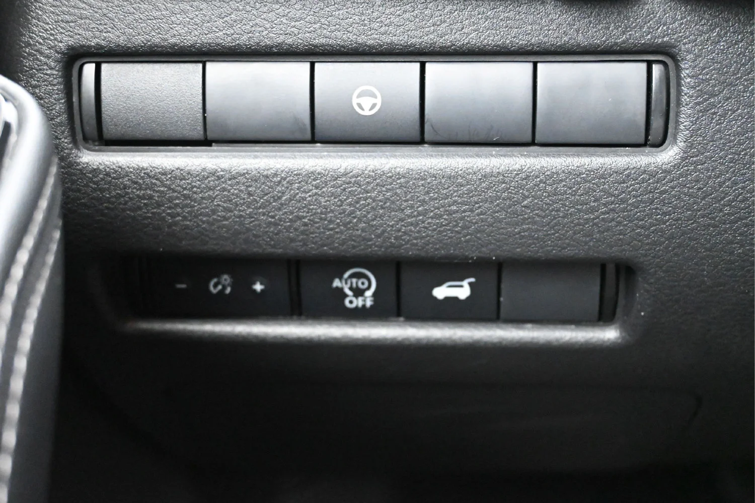 Used 2025 Silver Nissan SV image 16